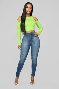 12-11-18_Studio_2_DV_15-23-23_GT2756_NeonGreen_CC_0703_AG_NT.jpg
