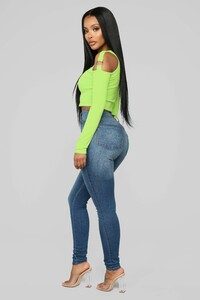 12-11-18_Studio_2_DV_15-23-37_GT2756_NeonGreen_CC_0707_AG_NT.jpg