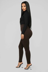 12-11-18_studio_2_dv_14-24-00_mv14270z_brown_0486_nt_nt.jpg
