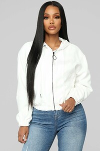 12-12-18_Studio_2_OD_13-31-56_TI2514_Ivory0476_NT.jpg