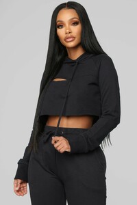 12-12-18_Studio_2_OD_13-52-09_KT11058_Black0442_AG.jpg