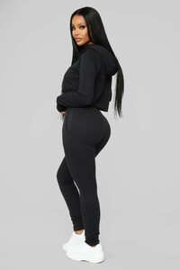 12-12-18_Studio_2_OD_13-52-24_KT11058_Black0444_AG.jpg