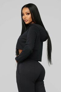 12-12-18_Studio_2_OD_13-52-26_KT11058_Black0445_AG.jpg