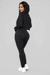 12-12-18_Studio_2_OD_13-52-54_KT11058_Black0451_AG.jpg