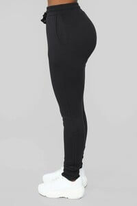 12-12-18_Studio_2_OD_13-53-30_KP10957_Black0454_AG.jpg