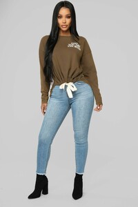 12-13-18_Studio_2_10-07-30_TN19GIRLBOSS_Olive0537_AJ.jpg