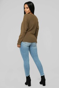 12-13-18_Studio_2_10-08-11_TN19GIRLBOSS_Olive0544_AJ.jpg