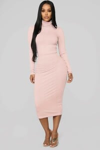 12-13-18_Studio_2_OD_10-59-45_T10590SET_Pink_CC_3_AJ_AG.jpg