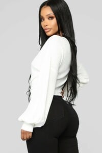12-13-18_Studio_2_OD_11-43-46_T10588_OffWhite0530_AJ.jpg