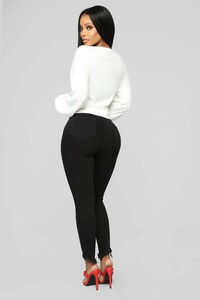 12-13-18_Studio_2_OD_11-44-05_T10588_OffWhite0533_AJ.jpg