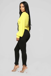 12-13-18_Studio_2_OD_11-46-59_T10588_Yellow_5_AJ.jpg