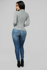 12-13-18_Studio_2_OD_14-37-04_SW2669_HeatherGrey0720_AG.jpg