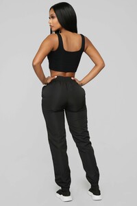 12-14-18_Studio_2_DV_13-29-15_JP1127N_Black0526_NT.jpg