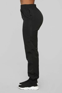 12-14-18_Studio_2_DV_13-29-41_JP1127N_Black0530_NT.jpg