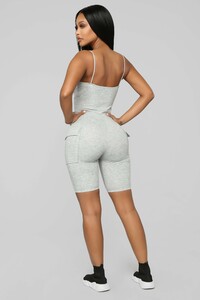 12-14-18_Studio_2_DV_13-39-10_R1173_HeatherGrey0432_NT.jpg