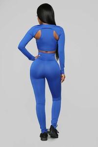 12-17-18_Studio_2_OD_10-37-17_D10481_Blue0578_AJ.jpg