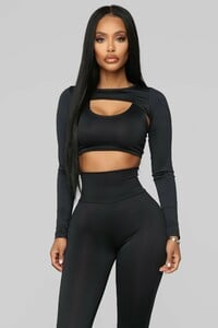 12-17-18_Studio_2_OD_10-57-31_D10481_Black0678.JPG_CROP_AJ_AJ.jpg
