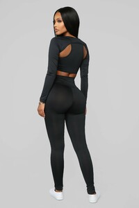 12-17-18_Studio_2_OD_10-58-39_D10481_Black0685_AJ.jpg