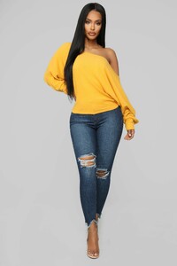 12-17-18_Studio_2_OD_13-59-04_AT392_Yellow0521_AJ.jpg
