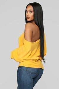 12-17-18_Studio_2_OD_13-59-21_AT392_Yellow0525_AJ.jpg