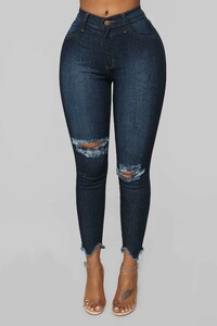 12-17-18_Studio_2_OD_14-07-54_1747BK_DarkDenim0578_AJ.jpg
