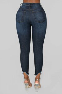 12-17-18_Studio_2_OD_14-08-42_1747BK_DarkDenim0582_AJ.jpg