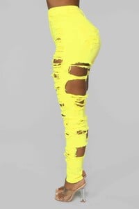 12-18-18_Studio_2_OD_10-23-32_4492NEON_Yellow_CC_15_AG_AG.jpg