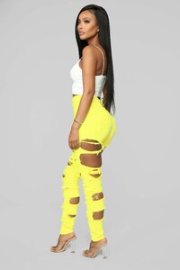 12-18-18_Studio_2_OD_10-23-32_4492NEON_Yellow_CC_5_AG_AG.jpg
