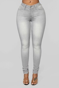 12-18-18_Studio_2_OD_11-44-05_CJ21038H19_Grey0769_NT.jpg