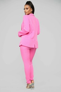 12-19-18_Studio_2_DV_18-15-07_AJPS5087_Pink__10_AG.jpg