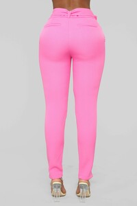 12-19-18_Studio_2_DV_18-15-07_AJPS5087_Pink__17_AG.jpg