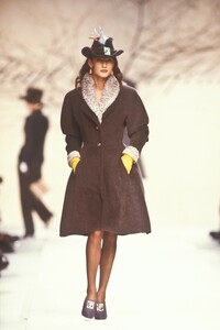 1222873310_KarlLagerfeld1988WomenRTW75.thumb.jpg.6f3c4765ffb0199f6c38ff1c12f469c8.jpg