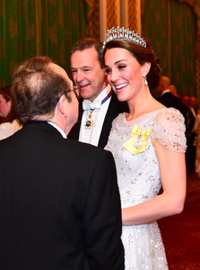 Duke+Duchess+Cambridge+Attend+Evening+Reception+oymgStsO5V_x.jpg