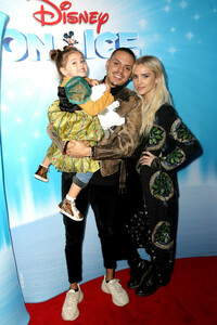 Ashlee+Simpson+Disney+Ice+Presents+Dare+Dream+8MLEtTUxt8Cx.jpg