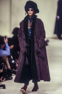 1317532607_RomeoGigli1994WomenRTW66.thumb.jpg.5069aecd19b7240cb72d7697023d68b5.jpg