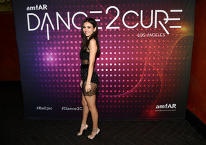 1324642609_VictoriaJusticeamfARDance2CureEventVdzBs-R8sMTx.thumb.jpg.fd59913df52bf88e3a0f0c08a1650546.jpg