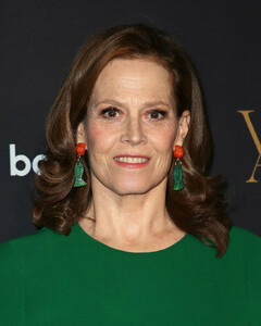 Sigourney+Weaver+5th+Annual+Voice+Arts+Awards+guvXCDllmOnx.jpg