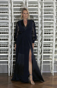 Estelle+Lefebure+Alexis+Mabille+Runway+Paris+-BVZC7zKTuex.jpg