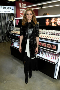 Olivia+Palermo+Covergirl+Opens+Doors+Their+6-0CIWJiyh1x.jpg