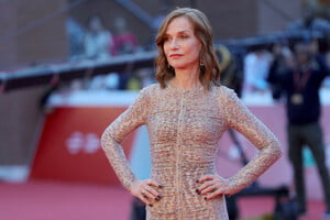 Isabelle+Huppert+Isabelle+Huppert+Red+Carpet+iFGEo2NWo6Sx.jpg