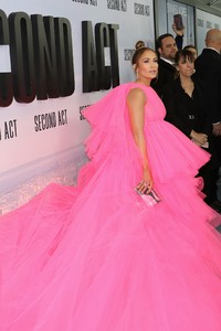         jlo121218BZNimage123.jpg