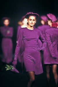 1537848184_SoniaRykiel1987WomenRTW20.thumb.jpg.0c6a2e54a7b3127f22a918969d0baa22.jpg