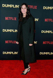 Courteney+Cox+Premiere+Netflix+Dumplin+Arrivals+1xaoTZofVFkx.jpg