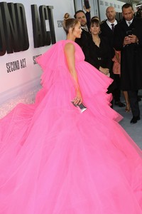         jlo121218BZNimage118.jpg