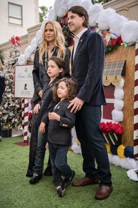 Rachel+Zoe+Brooks+Brothers+Hosts+Annual+Holiday+48oMk_Hcg5fx.jpg