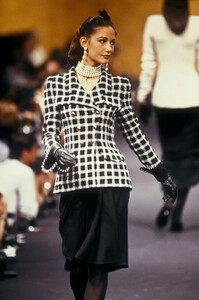 1746913546_Chanel1989HauteCouture117.thumb.jpg.0389d808959534fb0065fd4fa62c2441.jpg