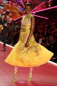Mayowa+Nicholas+Swarovski+Sparkles+2018+Victoria+THZd8gyEKa9x.jpg