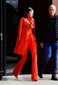          gig111218BZNimage105.jpg