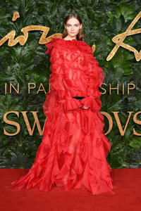 Fran Summers arrives at The Fashion Awards 2018 In Partnership With Swarovski at Royal Albert Hall on December 10, 2018 in London, England.2.jpg