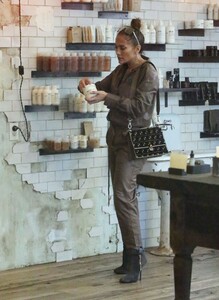        lop251218BZNimage9.jpg
